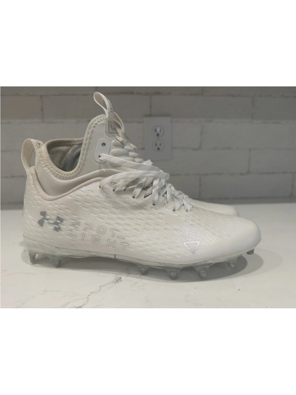 Under Armour UA Spotlight Lux MC 2.0 Football Cleats 3025082-100 Men's Size 8